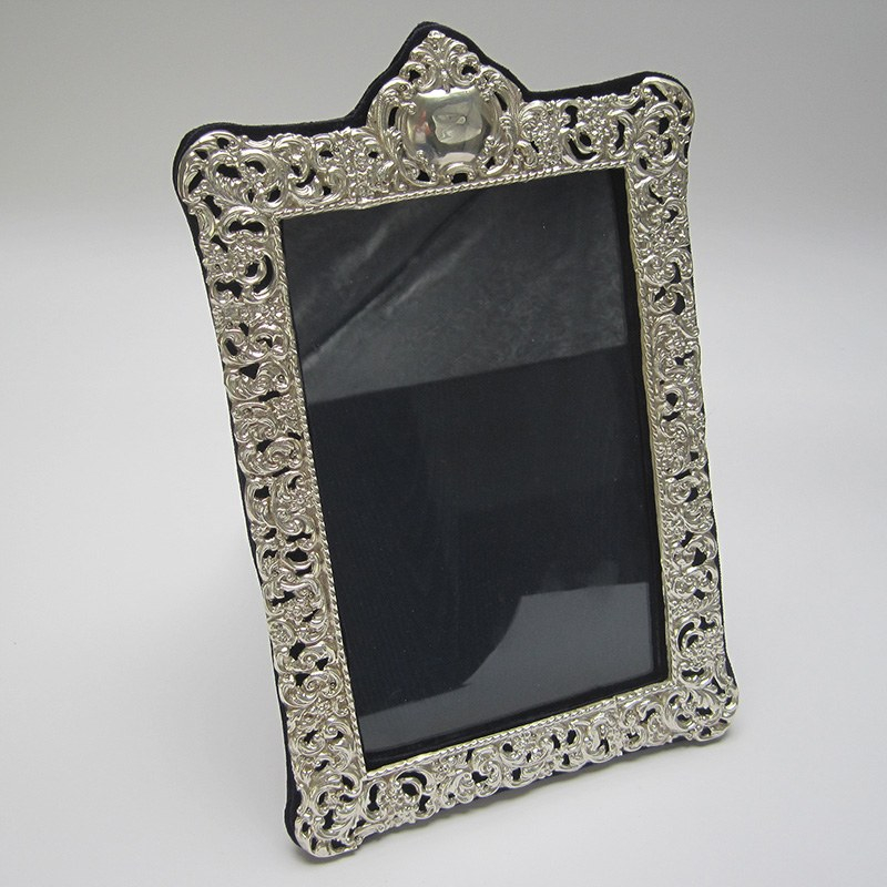 Large Decorative Late Victorian Chester Silver Photo Frame (1901)