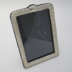 Attractive Edwardian Silver Photo Frame with Blue Velvet Back (1909)