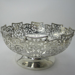 Attractive Large 25.4cm  Silver Bowl with a Monteith Style Rim (1924)