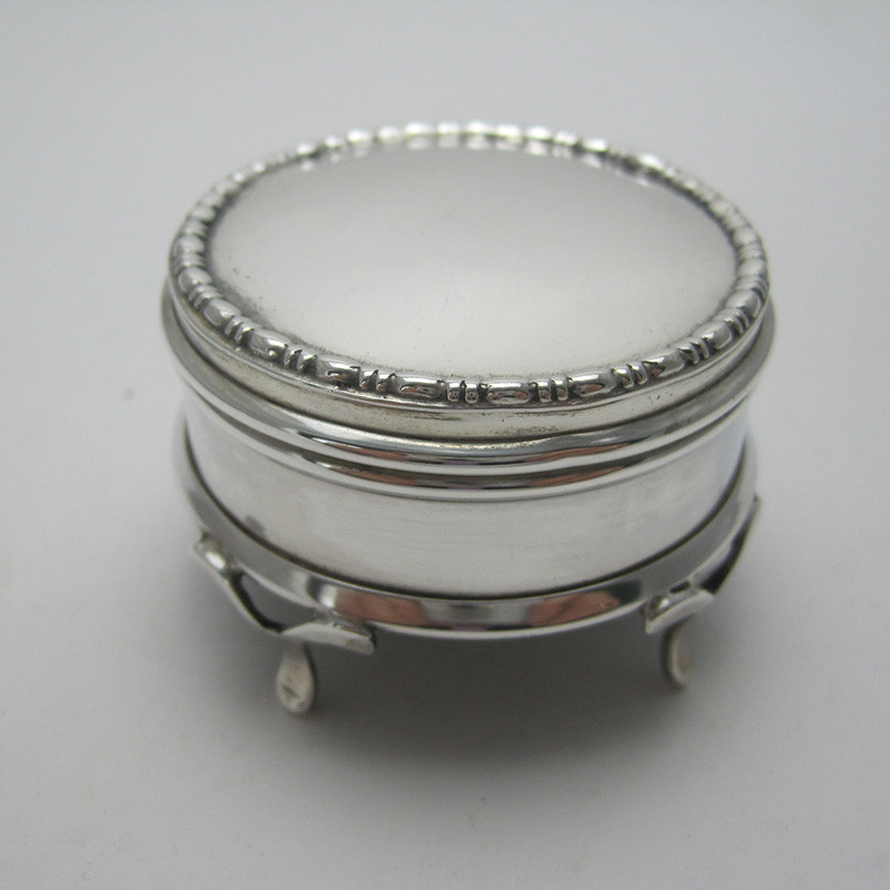 Charming Silver Jewellery or Trinket Box with Blue Velvet Lining (1918) Charming Silver Jewellery or Trinket Box with Blue Velvet Lining (1918)