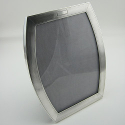 Stylish Sterling Silver Photo Frame in a Shaped Oval Form (c.1940)
