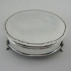 Elegant Silver Jewellery or Trinket Box in Cylindrical Form (1918)