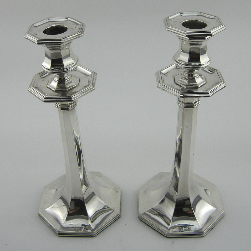 Stylish Pair of Silver Candlesticks with Plain Panelled Columns (1913)