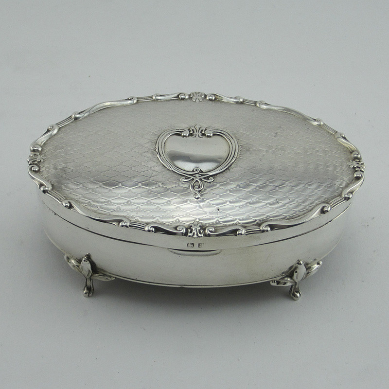 Attractive Elkington & Co Silver Oval Jewellery Box (1912)