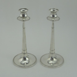 Stylish Plain Pair of Edwardian Sterling Silver Candlesticks (1909)