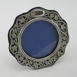 Unusual Shaped Circular Late Victorian Sterling Silver Photo Frame (1900)