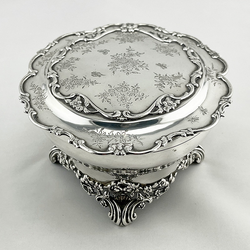 Edwardian Sterling Silver William Comyns Oval Jewellery or Trinket Box (1905) Edwardian Sterling Silver William Comyns Oval Jewellery or Trinket Box (1905)