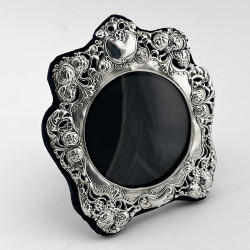 Pretty Edwardian Sterling Silver Shaped Circular Photo Frame (1904)