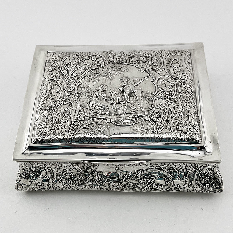 Large Edwardian Sterling Silver Jewellery or Trinket Box (1905) Large Edwardian Sterling Silver Jewellery or Trinket Box (1905)
