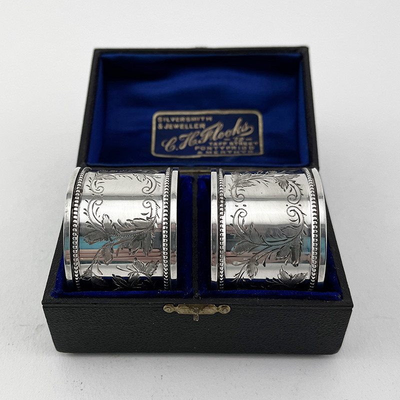 Boxed Pair of Sterling Silver Edwardian Napkin Rings (1911) Boxed Pair of Sterling Silver Edwardian Napkin Rings (1911)