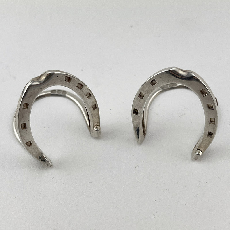Pair of Victorian Sterling Silver Horse Shoe Menu Holders (1900)