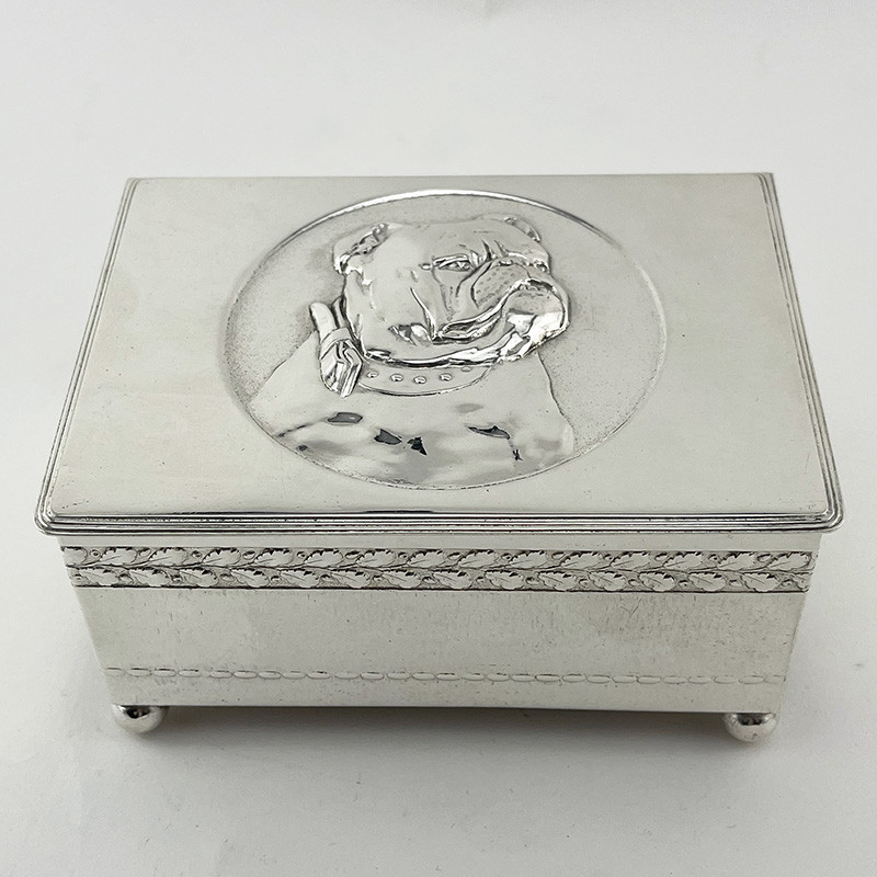 Silver Plated Trinket Box Depicting an Embossed Old English Bull Dog (c.1910) Silver Plated Trinket Box Depicting an Embossed Old English Bull Dog (c.1910)