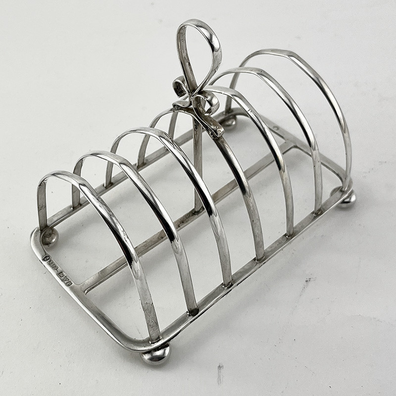 Good Quality Chester Sterling Silver Victorian Toast Rack (1898) Good Quality Chester Sterling Silver Victorian Toast Rack (1898)