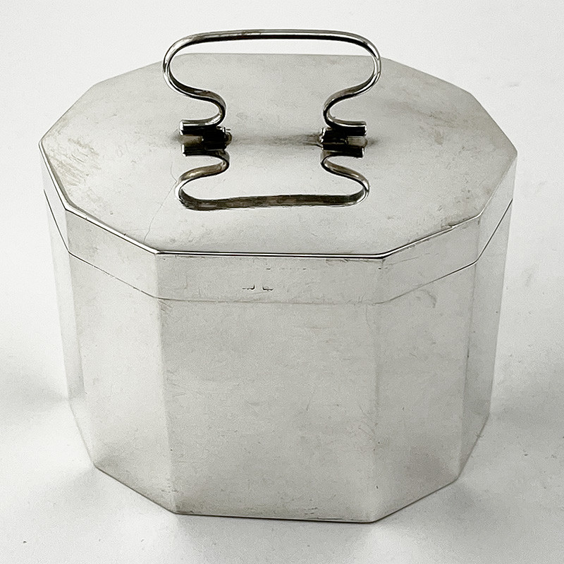 Plain Sterling Silver Tea Caddy or Trinket Box with Cut Corners (1912) Plain Sterling Silver Tea Caddy or Trinket Box with Cut Corners (1912)