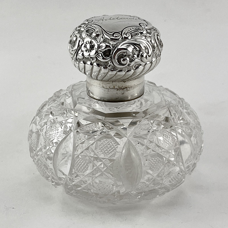 Pretty Late Victorian Sterling Silver and Cut Glass Perfume Bottle (1900) Pretty Late Victorian Sterling Silver and Cut Glass Perfume Bottle (1900)