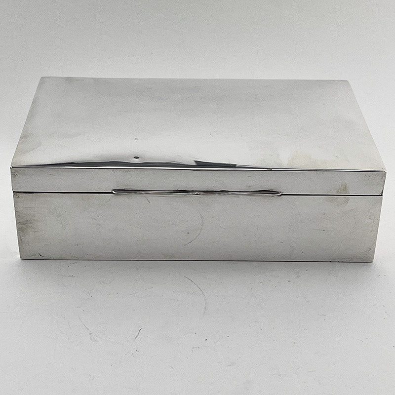 Stylish Plain Large Rectangular Sterling Silver Cigar or Trinket Box (1928) Stylish Plain Large Rectangular Sterling Silver Cigar or Trinket Box (1928)