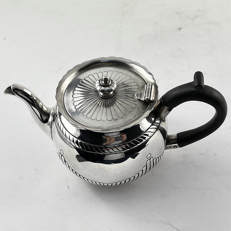 Charming Victorian Sterling Silver Bachelor Style Tea Pot (1886) Charming Victorian Sterling Silver Bachelor Style Tea Pot (1886)