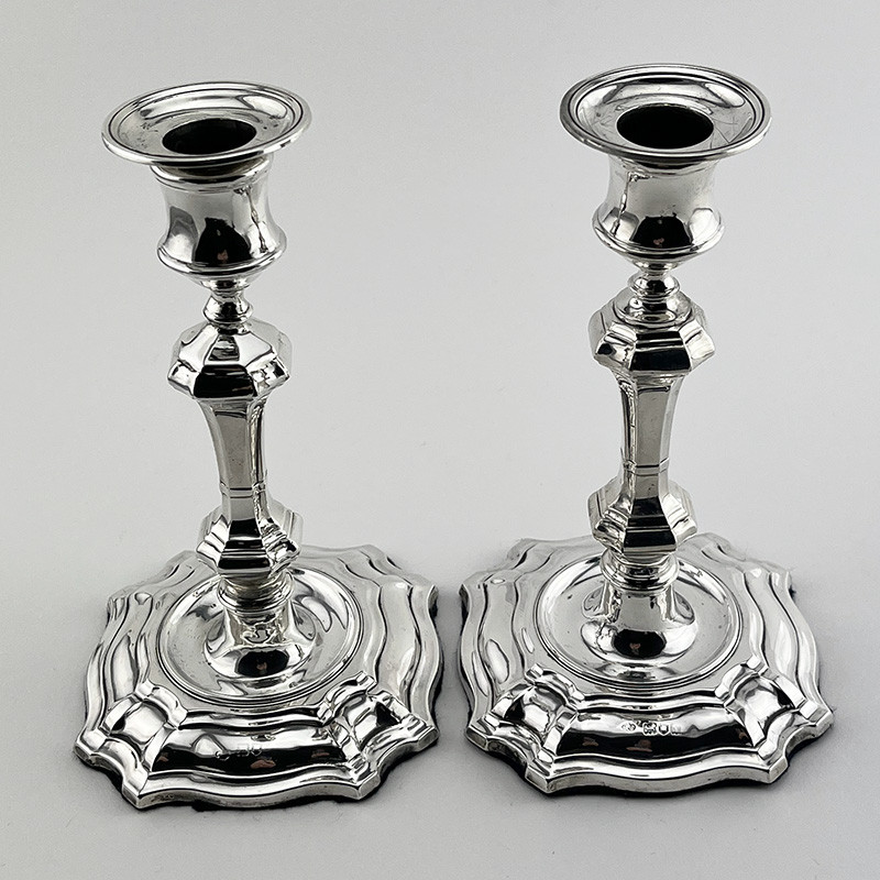 Pair of Georgian Style Edwardian Sterling Silver Candlesticks (1906) Pair of Georgian Style Edwardian Sterling Silver Candlesticks (1906)