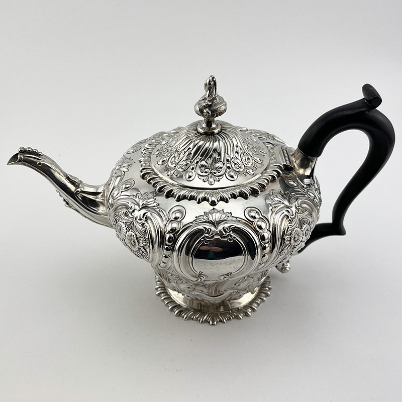Victorian Sterling Silver Tea Pot in an Inverted Pear Shape (1892) Victorian Sterling Silver Tea Pot in an Inverted Pear Shape (1892)