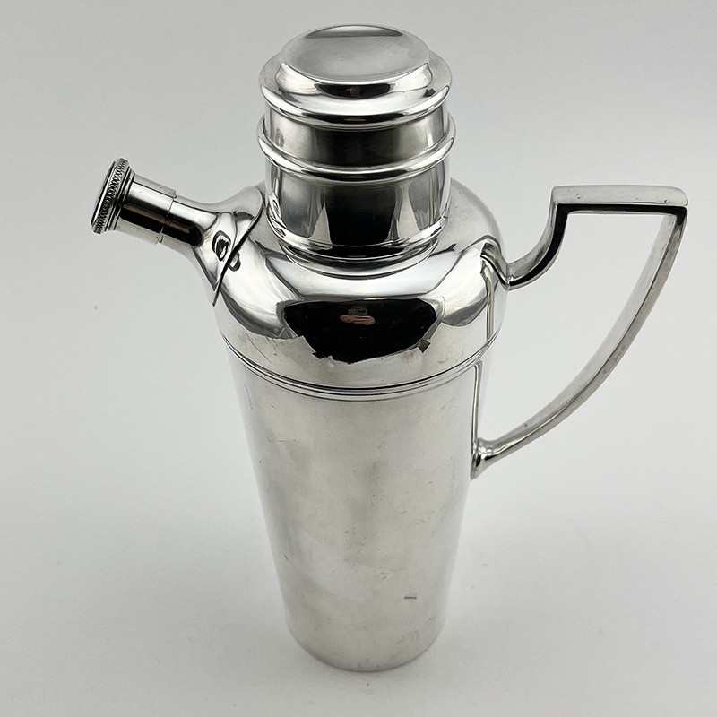 Superb Quality Mappin & Webb Silver Plated Cocktail Shaker (c.1940) Superb Quality Mappin & Webb Silver Plated Cocktail Shaker (c.1940)
