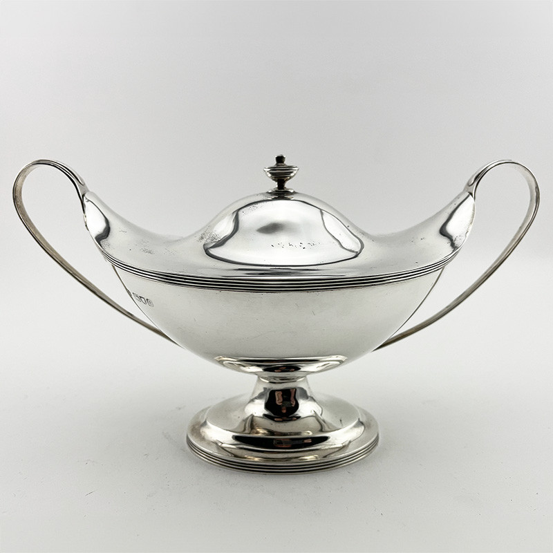 Very Elegant Boat Shaped Sterling Silver Sauce Tureen (1903)