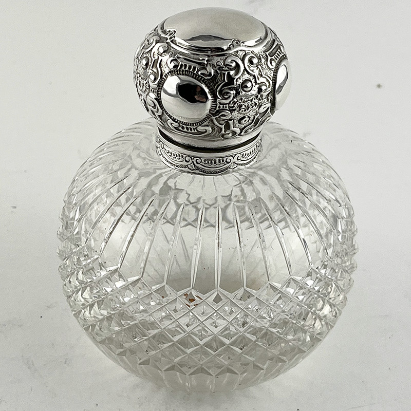 Late Victorian Sterling Silver John Grinsell & Sons Perfume Bottle Late Victorian Sterling Silver John Grinsell & Sons Perfume Bottle