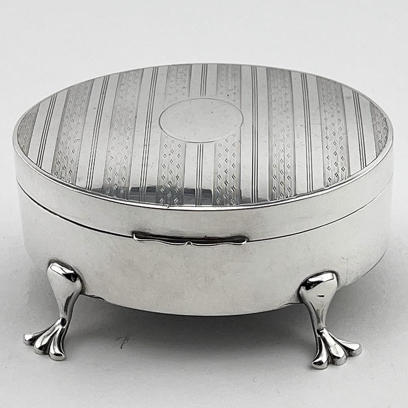 Attractive Chester Sterling Silver Jewellery or Trinket Box (1920) Attractive Chester Sterling Silver Jewellery or Trinket Box (1920)