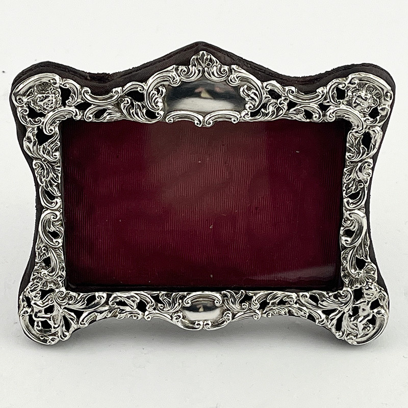 Pretty Small Size Late Victorian Sterling Silver Photo Frame (1901)
