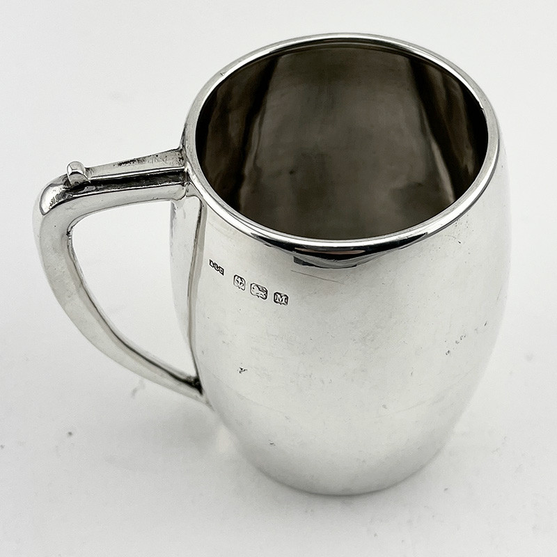 Sterling Silver Christening Mug with Barrel Shaped Plain Body (1936) Sterling Silver Christening Mug with Barrel Shaped Plain Body (1936)