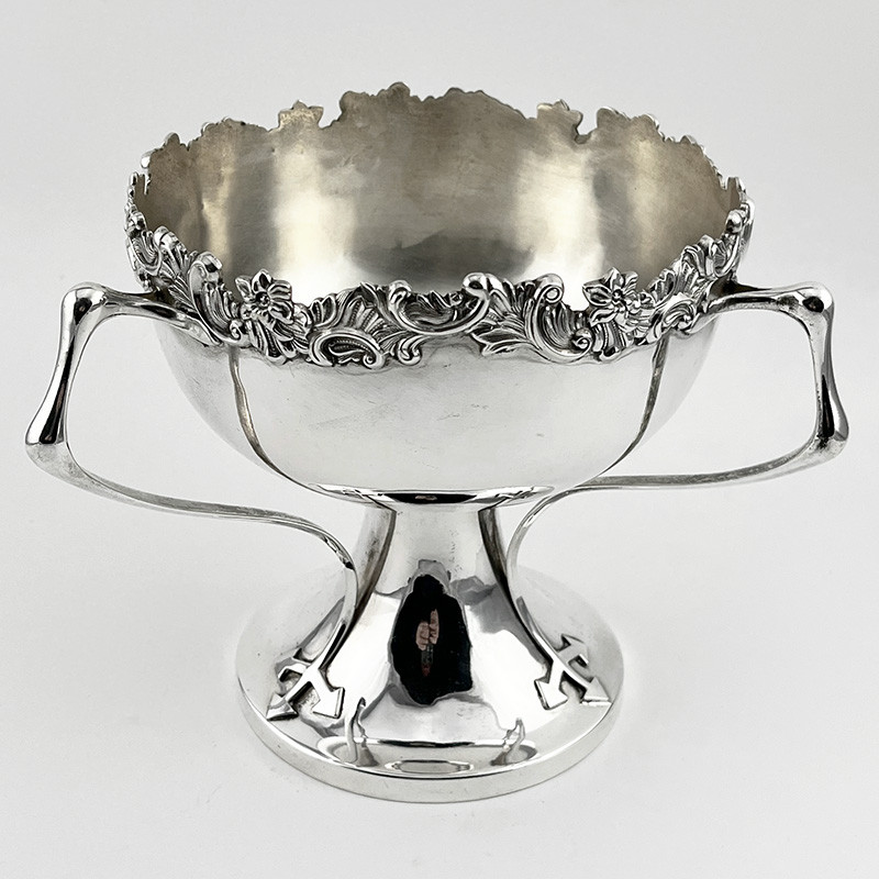 Decorative Sterling Silver Bowl or Centrepiece (1906) Decorative Sterling Silver Bowl or Centrepiece (1906)
