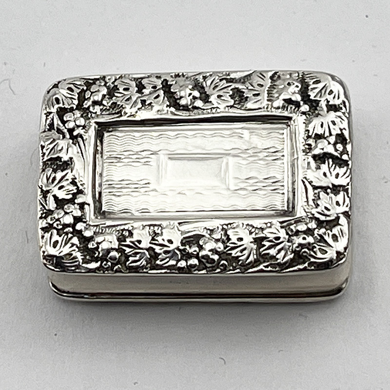 Original William IV Sterling Silver Vinaigrette (1832) Original William IV Sterling Silver Vinaigrette (1832)