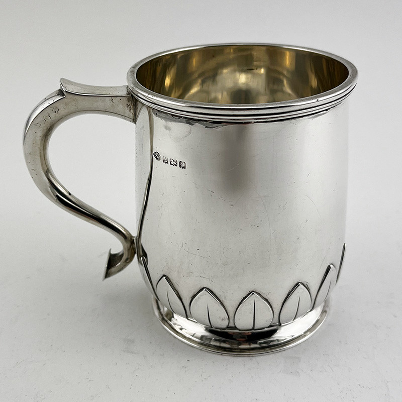 Handsome Sterling Silver Pint Mug with Plain Body (1927) Handsome Sterling Silver Pint Mug with Plain Body (1927)