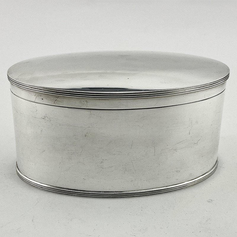 Impressive Large Oval Sterling Silver Biscuit or Trinket Box (1932) Impressive Large Oval Sterling Silver Biscuit or Trinket Box (1932)