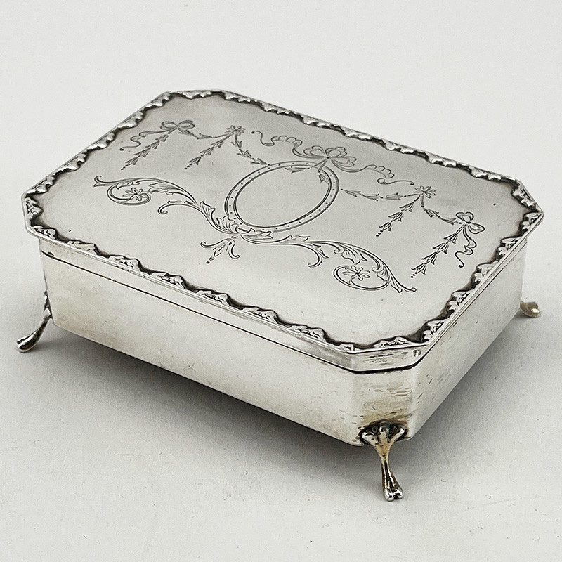 Sterling Silver Jewellery Box with Red Silk Lining (1920) Sterling Silver Jewellery Box with Red Silk Lining (1920)