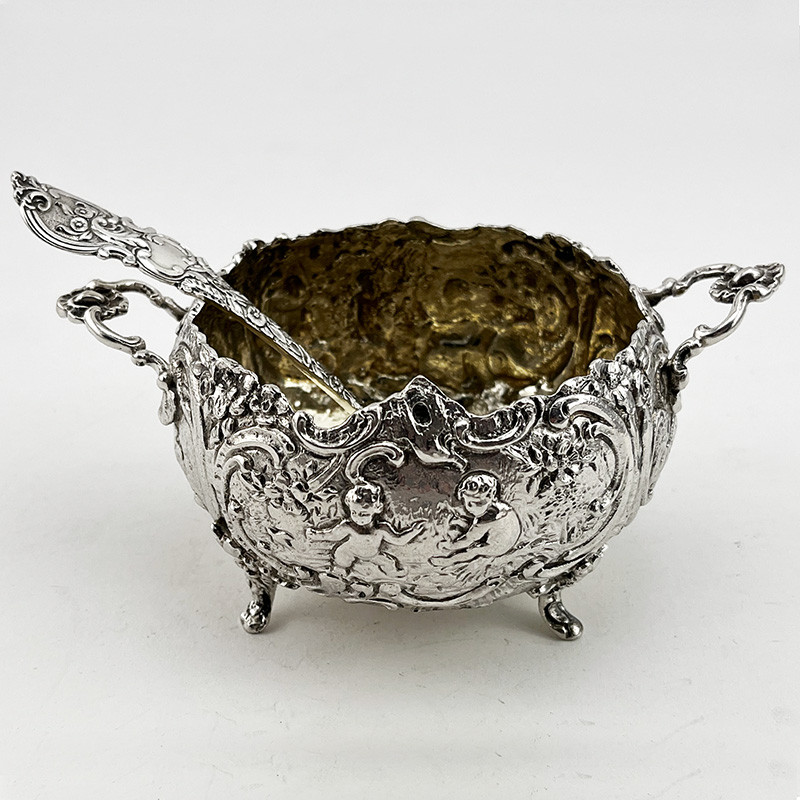 Good Quality Victorian Sterling Silver Sugar Bowl with Matching Sifter Spoon Good Quality Victorian Sterling Silver Sugar Bowl with Matching Sifter Spoon