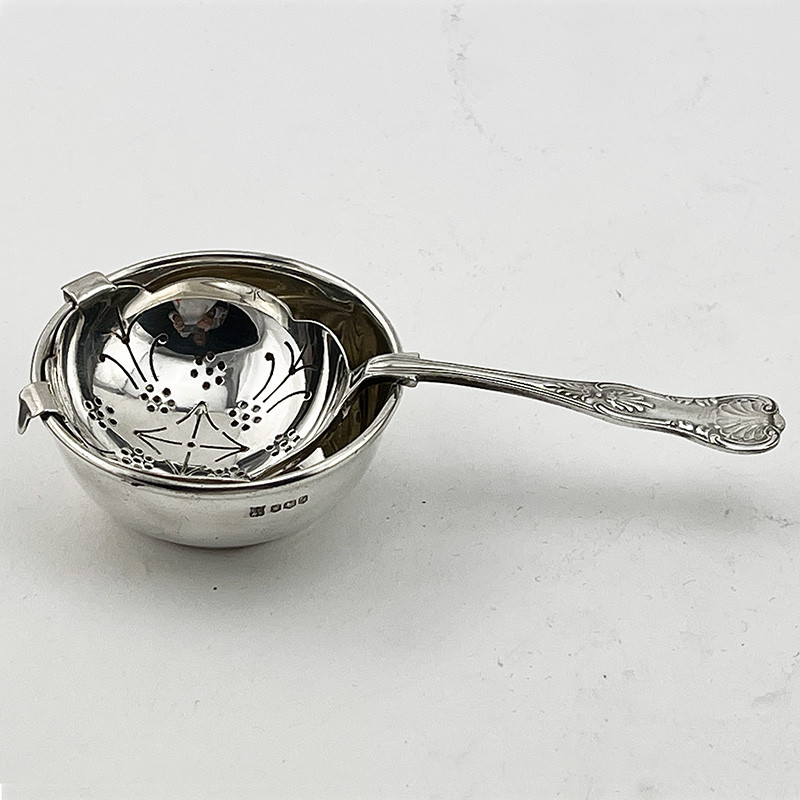Sterling Silver Kings Pattern Tea Strainer (1968)