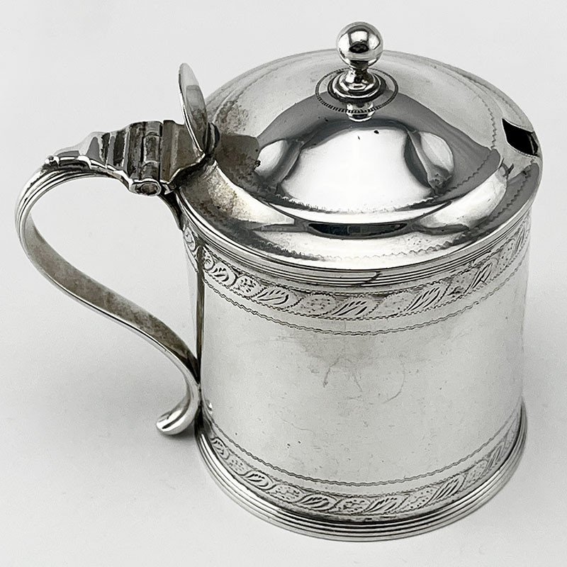 Georgian Sterling Silver Drum Shaped Mustard Pot (1800)