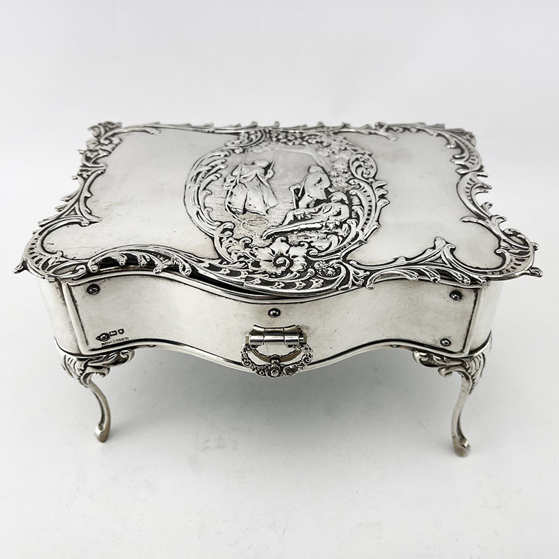 William Comyns Sterling Silver Dressing Table Style Jewellery or Trinket Box (1901)