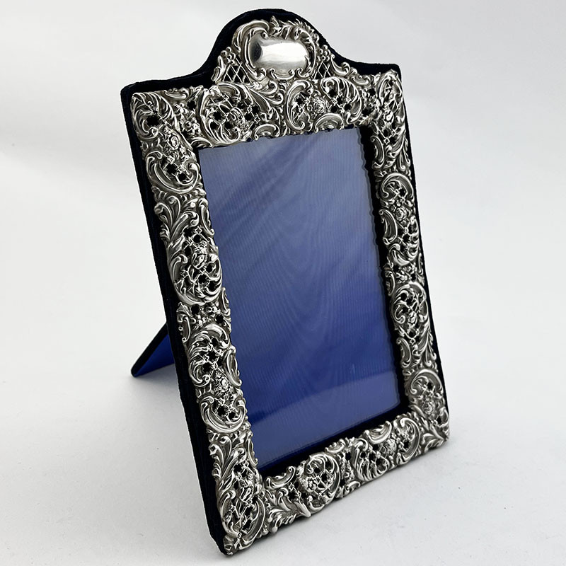 Late Victorian Walker & Hall Sterling Silver Photo Frame (1900)