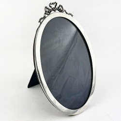 Elegant Oval Sterling Silver Photo Frame with Plain Border (1915)