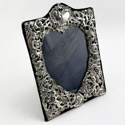 Decorative William Comyns Victorian Sterling Silver Photo Frame (1899)