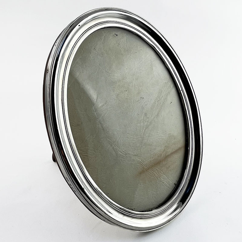 Plain Smart Sterling Silver Oval Photo Frame (1915)
