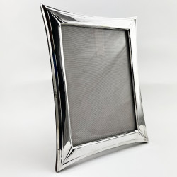 Sterling Silver Photo Frame with a Plain Border and Curved Sides (1916)