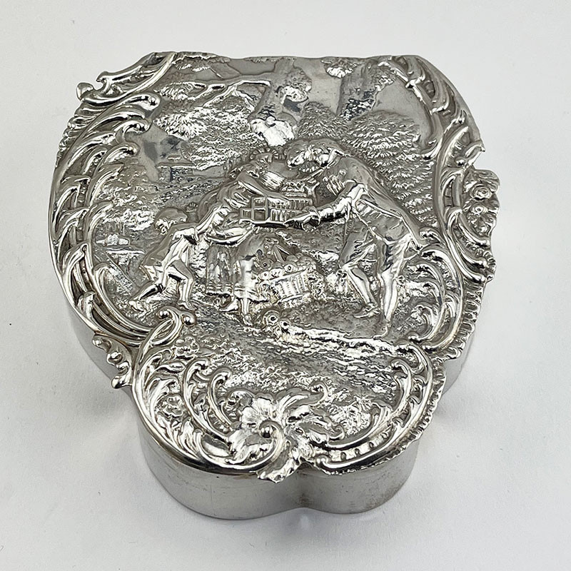 Victorian William Comyns Sterling Silver Jewellery or Trinket Box (1899)