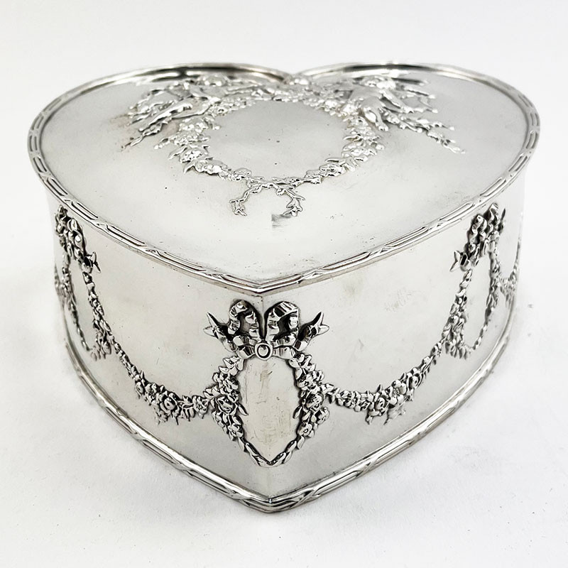 Large Heart Shaped Sterling Silver Jewellery or Trinket Box (c.1900)