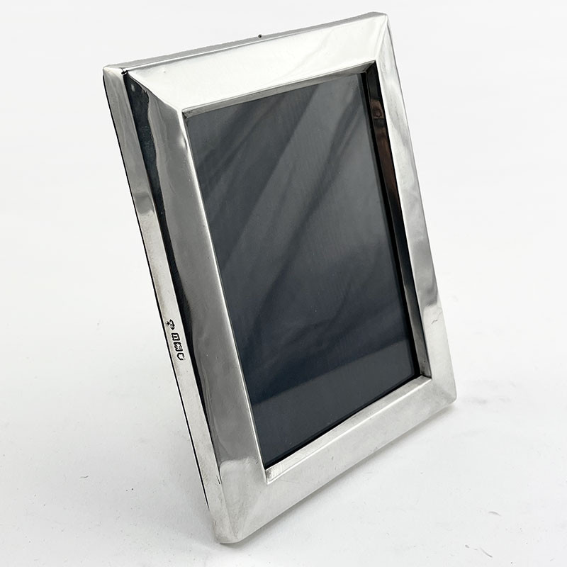 Stylish Plain William Comyns Sterling Silver Photo Frame (1908)