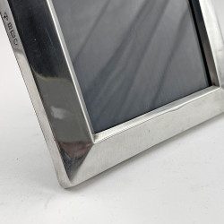 Stylish Plain William Comyns Sterling Silver Photo Frame