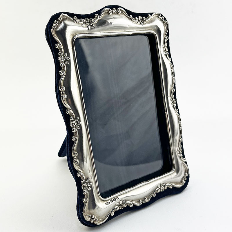 Pretty Edwardian Sterling Silver Photo Frame (1908)