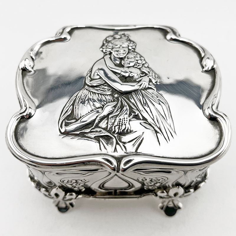Sterling Silver Jewellery or Trinket Box Depicting Mother and Child (1901)
