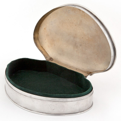 Edwardian Silver Jewellery or Trinket Box with a Striped leaf Pattern on the Hinged Lid